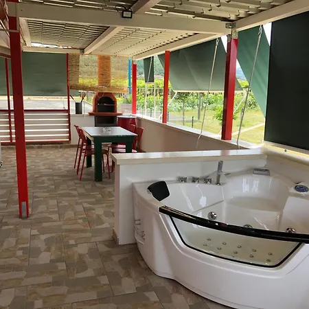 Natur House Da Mary בית נופש *